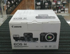 ミラーレスダブルレンズキット|CANON