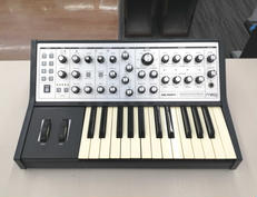 シンセサイザー|MOOG