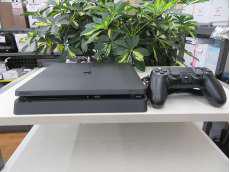 プレイステーション4本体|SONY