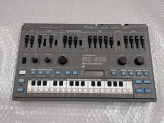 シンセサイザー|ROLAND