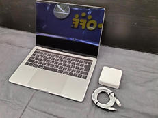 MACBOOK PRO|APPLE