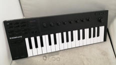 MIDIキーボード|KOMPLETE