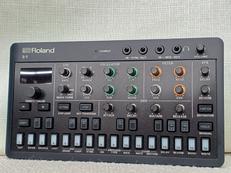 シンセサイザー|ROLAND