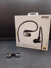イヤホン|AKG
