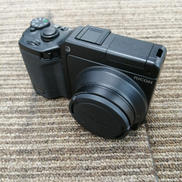 コンパクトデジタルカメラ|RICOH