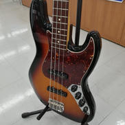 エレキベース|FENDER