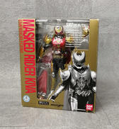 S.H.FIGUARTS 仮面ライダーキバ|BANDAI