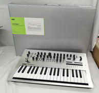 アナログシンセサイザー|KORG