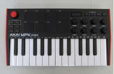 MIDIキーボード|AKAI