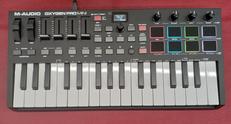 MIDIキーボード|M-AUDIO