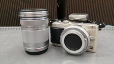 ミラーレス一眼Wズームキット|OLYMPUS