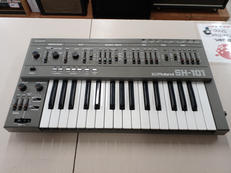 シンセサイザー|ROLAND