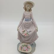 フィギュリン FLOWER IN THE BUSKET|LLADRO