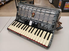 アコーディオン|TOMBO