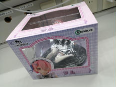 フィギュア|REVOLVE