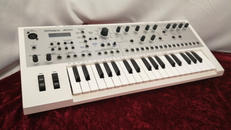 シンセサイザー|ROLAND