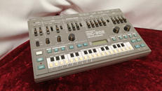 シンセサイザー|ROLAND