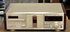 カセットデッキ|TEAC