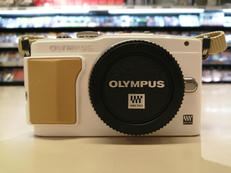 ミラーレス一眼|OLYMPUS