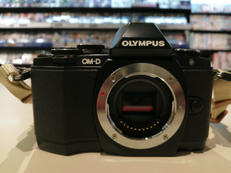 ミラーレス一眼|OLYMPUS
