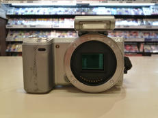 ミラーレス一眼カメラ ボディ|SONY