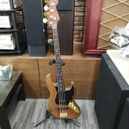 フレットレスベース|FENDER