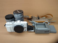 ミラーレス一眼ダブルズームレンズキット|OLYMPUS