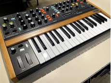 シンセサイザー|BEHRINGER