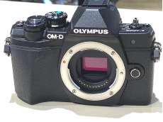 ミラーレス一眼|OLYMPUS