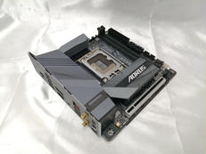 マザーボード|GIGABYTE