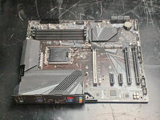 マザーボード|GIGABYTE