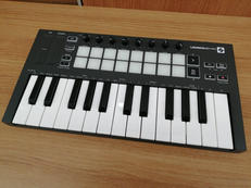 ミニ25鍵MIDIキーボード|NOVATION