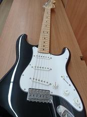 72年仕様ラージヘッドストラト|FENDER JAPAN