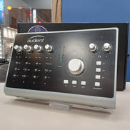 オーディオインターフェース|AUDIENT