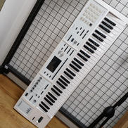 シンセサイザー|ROLAND