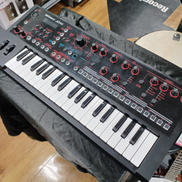 シンセサイザー|ROLAND