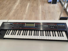 シンセサイザー|ROLAND