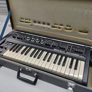 シンセサイザー|ROLAND