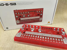 ドラムマシン|BEHRINGER