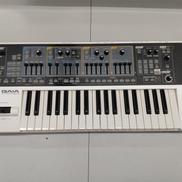 シンセサイザー|ROLAND