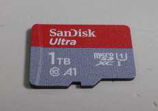 1.0TB MicroSDカード|SANDISK
