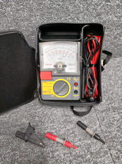 絶縁抵抗計|SANWA