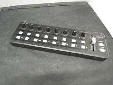MIDIフィジカルコントローラー|BEHRINGER