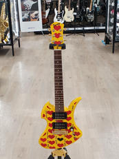 アンプ内蔵ミニギター|BURNY