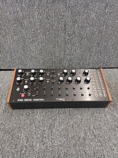 シンセサイザー|MOOG