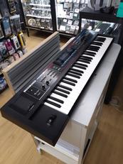 シンセサイザー|ROLAND