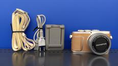 ミラーレス一眼|OLYMPUS