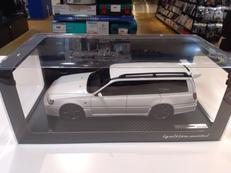 Nissan STAGEA260RS WGNC34 ホワイト|IGNITION MODEL