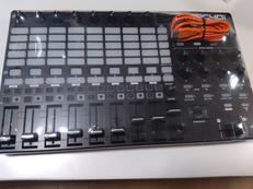 MIDIコントローラー|AKAI