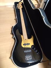 ジャズベース|FENDER